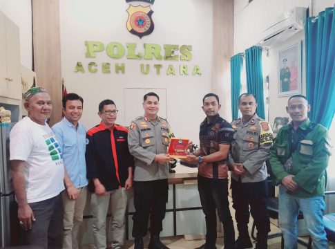 PWO Aceh Utara Serahkan Pengharagaan Kepada Kapolres dan Jajaran nya
