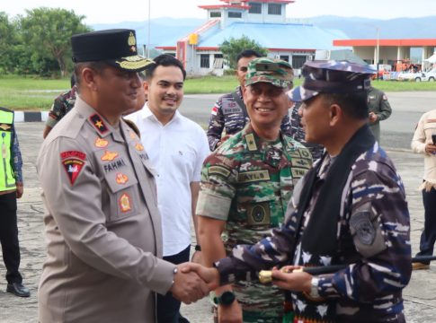Wakapolda Aceh Sambut Kedatangan Pangkoarmada RI di Bandara SIM