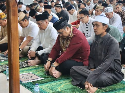 Kapolda Aceh Sholat Ied Di Masjid Babutaqwa Polda Aceh