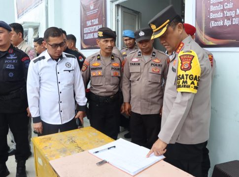 Karo SDM, Kabid Humas, dan Kabidkum Polda Aceh Pastikan Keamanan Gudang Logistik dan Kantor KIP Aceh Tengah Kondusif