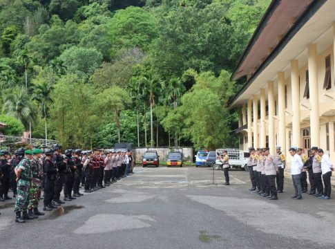 Personel Polres Aceh Selatan Melaksanakan Apel Pengamanan Pleno Tingkat Kabupaten.