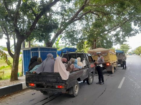 79 Lembar Surat Teguran Dan 1 Tilang Manual Diberikan Kepada Pengendara Oleh Satgas Gakkum Operasi Keselamatan Seulawah 2025