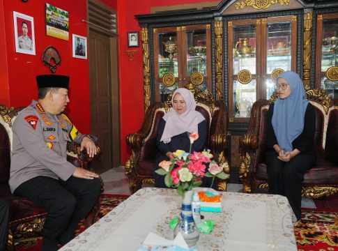 Momen Hangat Kapolri Kunjungi Keluarga AKP Anumerta Lusiyanto, Ungkap Dukacita Mendalam