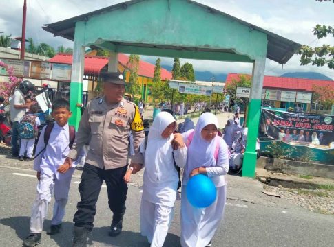 Personel Polsek Manggeng Polres Abdya Hadir Ditengah Masyarakat Dengan Menggelar Strong Point
