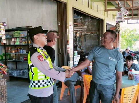 Bersama Warga, Polsek Panga Bangun Kesadaran Harkamtibmas Melalui Patroli