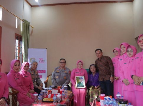 Kapolda Aceh Anjangsana ke Keluarga Almarhum Briptu Anumerta Sri Handri Kusumo Malau yang Gugur saat Penumpasan Teroris di Jalin