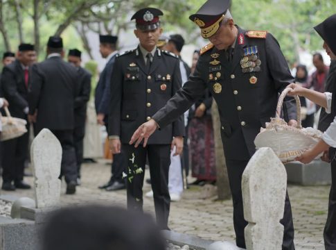 Wakapolda Aceh Ikuti Upacara Ziarah Nasional Hari Pahlawan di TMP