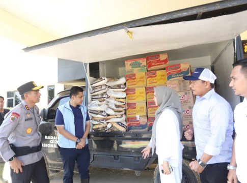 Kapolda Aceh Tiba di Langsa Lewat Jalur Darat, Beri Bantuan hingga Wifi Gratis untuk Warga