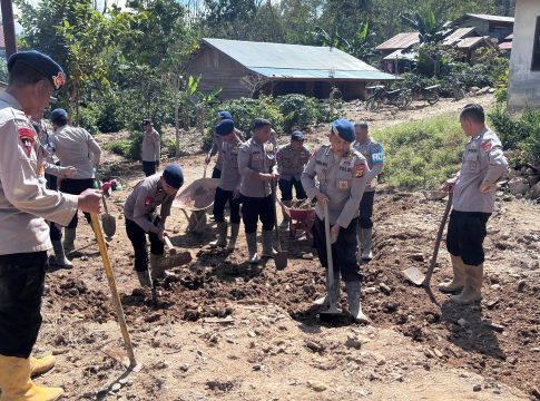 “Kami Tidak Sendiri, Polisi dan Warga Bergotong Royong Bangkit Pasca Banjir Bandang dan Longsor di Bener Meriah”