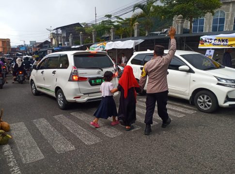 Polsek Wih Pesam Pastikan Pasar Takjil Ramadhan Aman dan Lancar