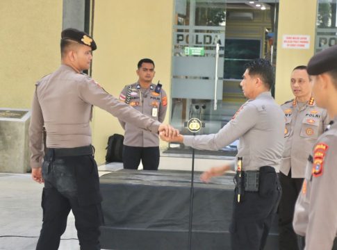 Kapolda Aceh Peragakan Ilmu Bela Diri kepada Ratusan Personel Ditsamapta