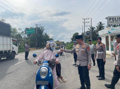 Polres Pidie Jaya Bagikan 200 Paket Takjil Ramadan 1447 H, Wujud Kepedulian kepada Masyarakat