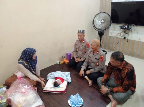 Bayi yang Ditemukan Warga di Masjid Leupe Lamno, Aceh Jaya, Mendapat Bantuan Dari Kapolda Aceh