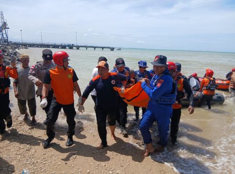 Tim Gabungan Temukan Korban Laka Laut Terseret Ombak di Pantai Suak Ribee