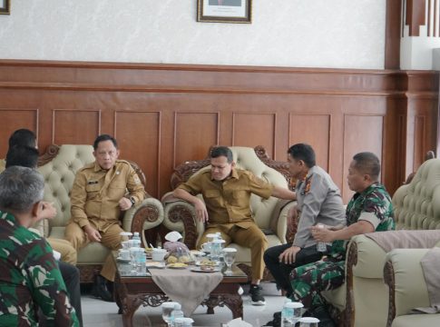 Kapolda Aceh Sambut Kedatangan Mendagri Tito Karnavian Dalam Kunjungan Kerja Ke Aceh