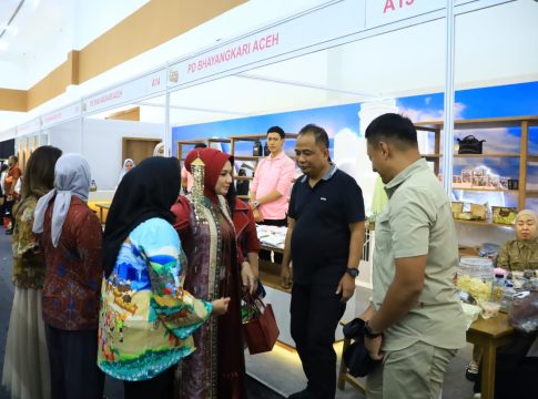 Kapolda Aceh Kunjungi Stan Bhayangkari Daerah Aceh di Bazar Kreasi Bhayangkari Nusantara 2026