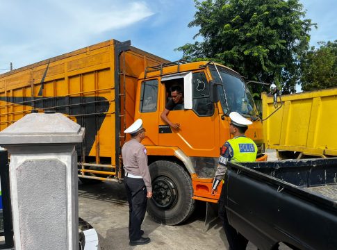 Cegah Kemacetan dan Laka Lantas, Kasat Lantas Polres Aceh Jaya Pimpin Patroli serta Penertiban Antrian SPBU