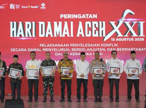 Hadiri Opening Ceremony HDA Ke-21, Kapolda Aceh Terima Penghargaan dari Gubernur