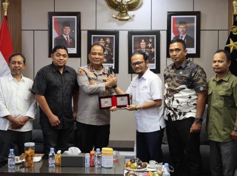 Kapolda Aceh Terima Penghargaan dari AMSI sebagai Tokoh Humanis Pemelihara Kamtibmas