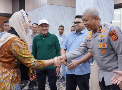 Wakapolda Aceh Sambut Kedatangan Wamenpar RI di Bandara SIM