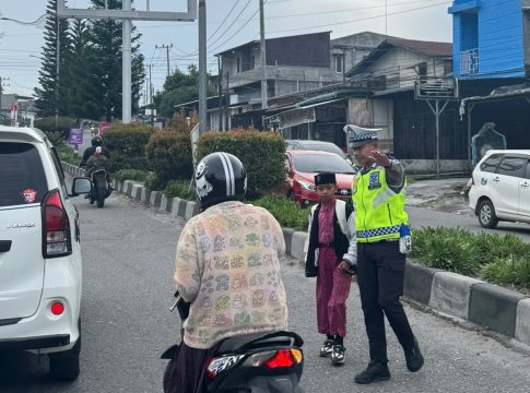 Satlantas Polres Bener Meriah Atur Lalu Lintas Pagi, Pastikan Aktivitas Masyarakat Berjalan Lancar