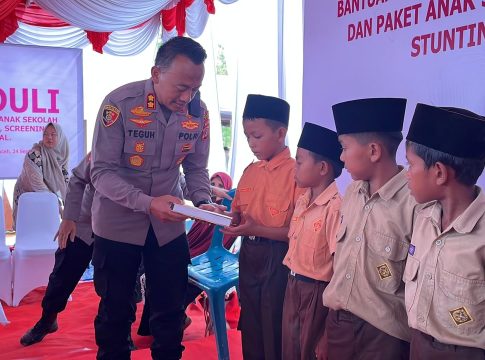 Kapolres Aceh Tengah Salurkan 1000 Paket Sembako Bantuan Ketua Umum Bhayangkari untuk Warga Huntara Linge