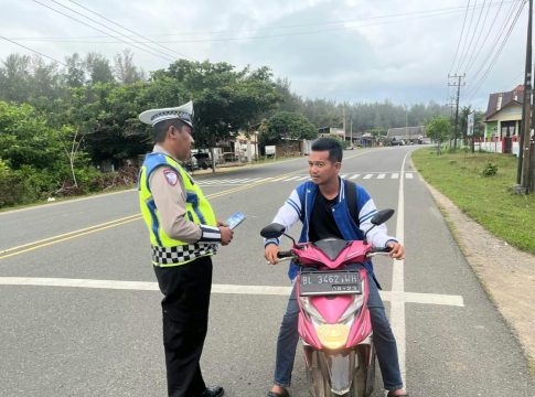Polantas Karib Hadir di Kota Calang, Satlantas Aceh Jaya Edukasi Pengendara Tertib Berlalu Lintas