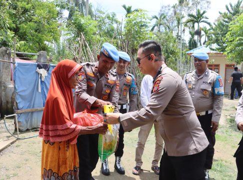 Sambut HUT Propam Polri ke-24, Kapolres Pidie Jaya Salurkan Sembako untuk 11 Keluarga Kurang Mampu